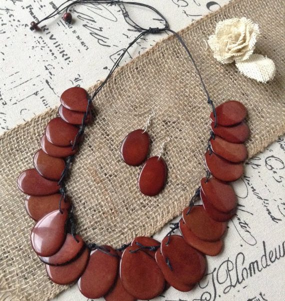 BROWN STATEMENT NECKLACE AND DANGLE EARRINGS