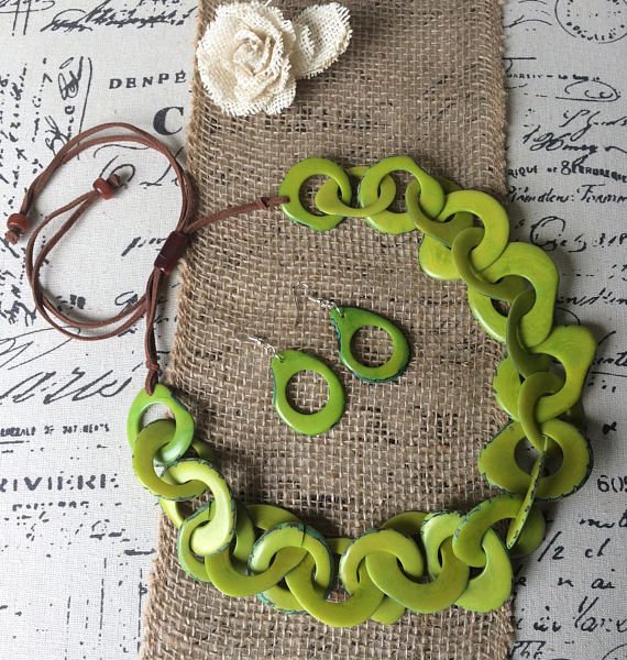LIME GREEN NECKLACE AND EARRINGS SET