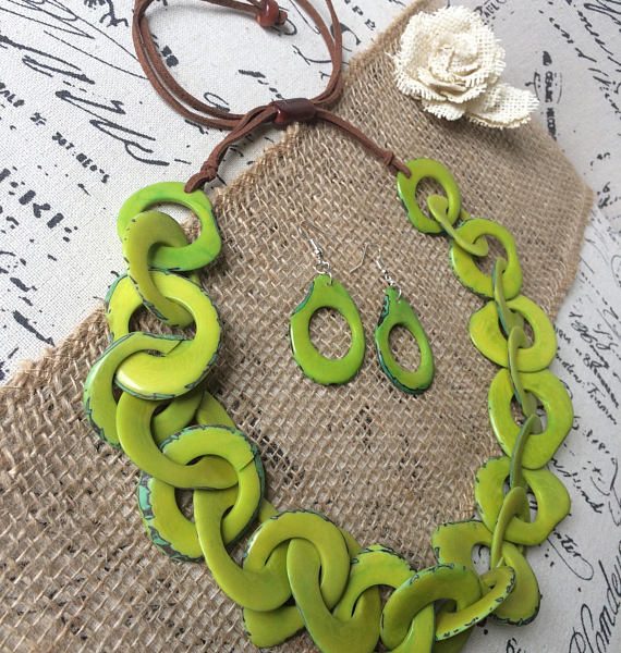 LIME GREEN NECKLACE AND EARRINGS SET