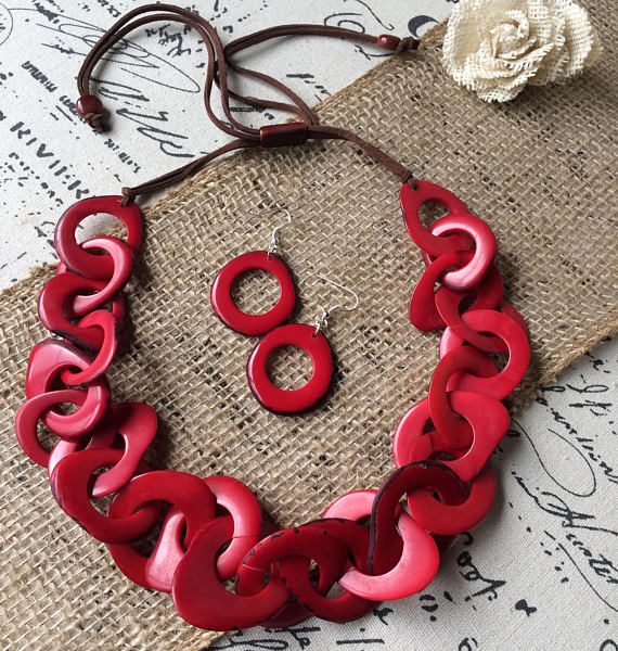 RED NECKLACE AND EARRINGS SET