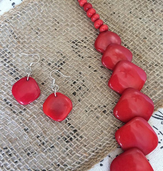 RED ECO FRIENDLY NECKLACE AND DANGLE EARRINGS SET